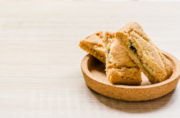 Tortas de torta de maçã crocante em madeira