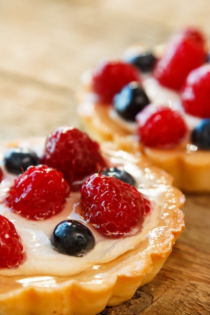 Tortas dulces con frutas del bosque