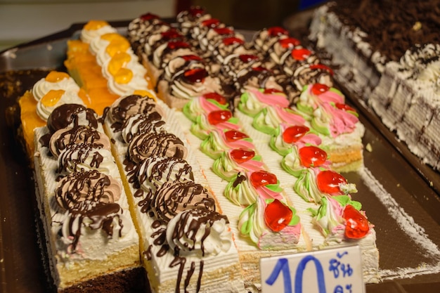 Tortas del mercado y del bazar tradicionales de la comida en Tailandia