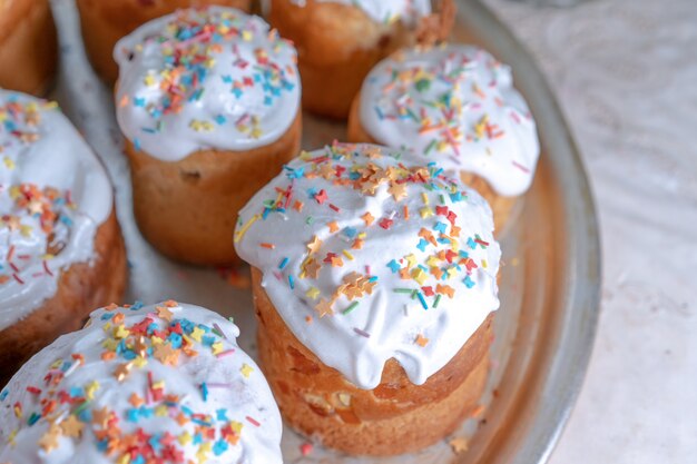 Tortas de Pascua de diferentes tamaños para Pascua