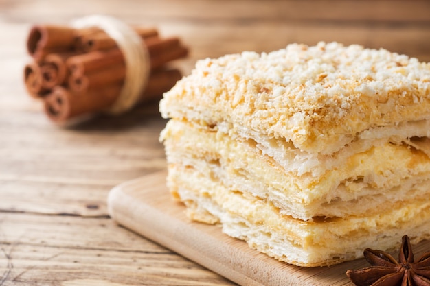 Torte mit Sahne Napoleon Millefeuille Vanille