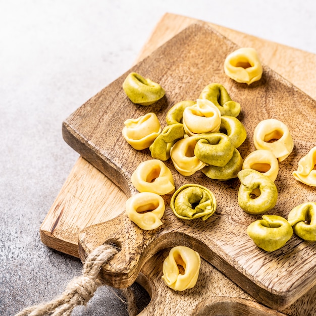 Tortellini casero con espinacas, queso y ricotta