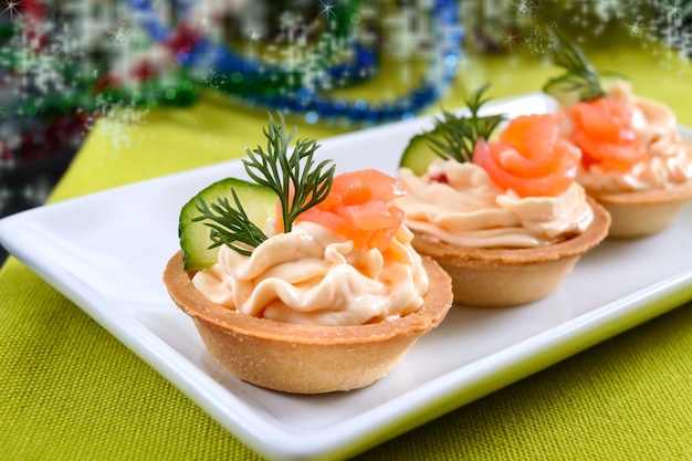 Torten mit Frischkäse und Lachs