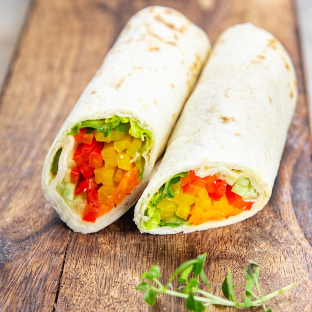 tortilla burrito vegetal fajita shawarma com legumes pita refeição saudável lanche comida