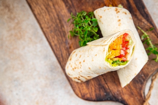 tortilla burrito de verduras fajita shawarma con verduras pita comida saludable comida merienda