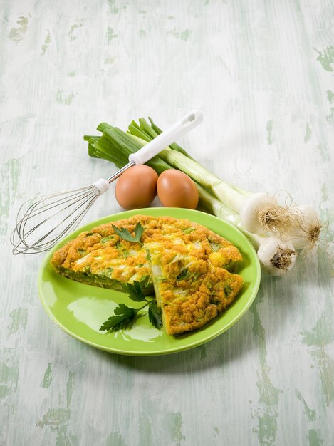 Tortilla con cebolla y puerro