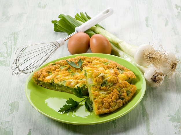 Tortilla con cebolla y puerro