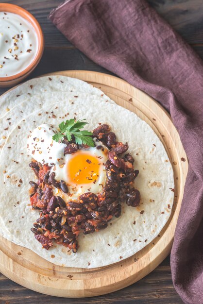 Tortilla con chile chipotle y huevo horneado