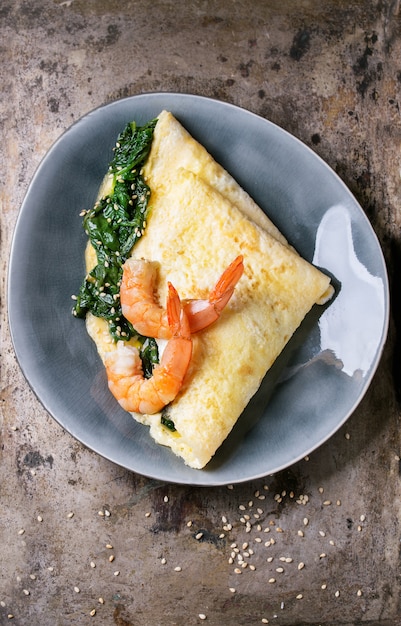 Tortilla de espinacas y gambas