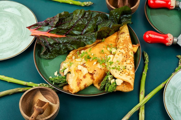 Tortilla de huevo con espárragos