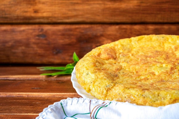 tortilla de patatas con ajo y perejil