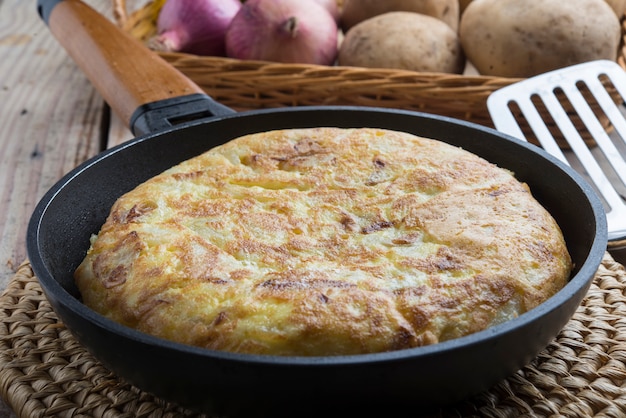 Tortilla de patatas (comida típica española)