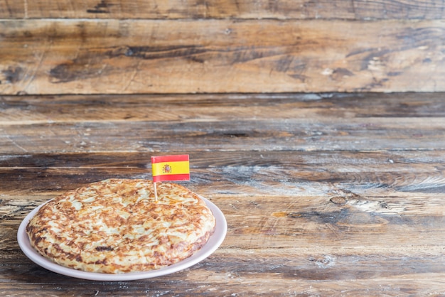 Tortilla de patatas (tortilla típica de españa)