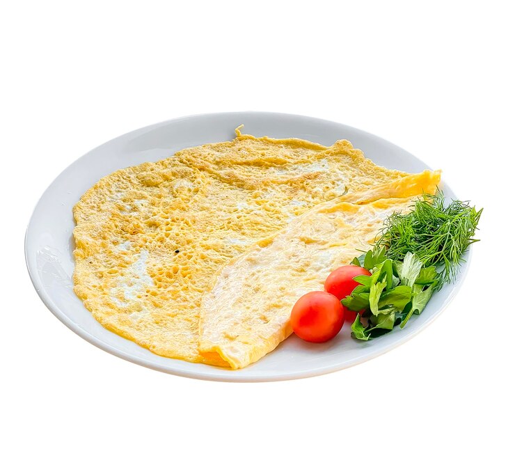 Tortilla servida con tomates y verduras