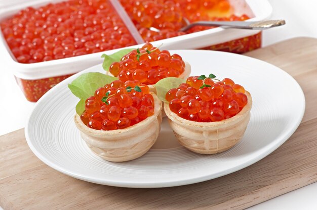 Foto tortillas con caviar rojo