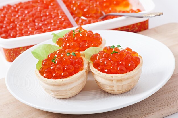 Foto tortillas con caviar rojo