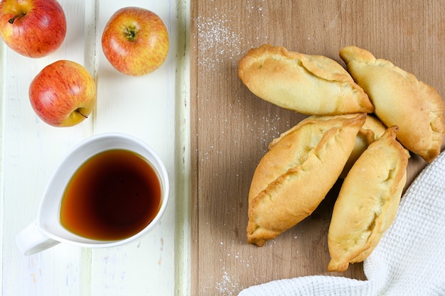 Tortinhas de maçã em estilo russo.
