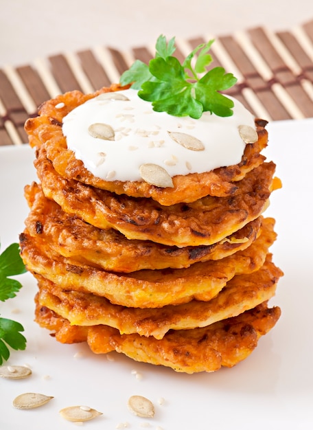 Tortitas de calabaza con crema agria