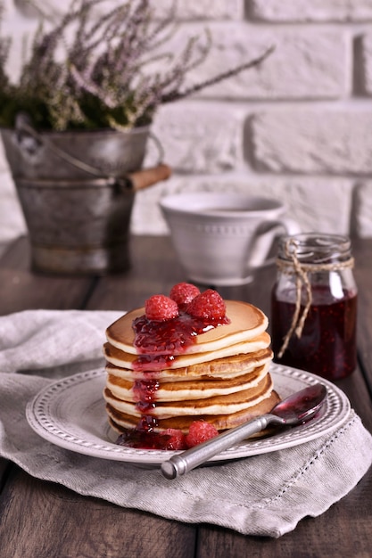 Tortitas dulces con mermelada de frambuesa