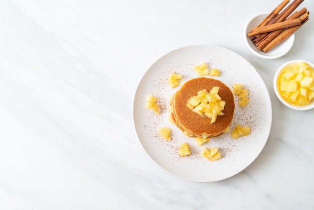 Tortitas de manzana con canela