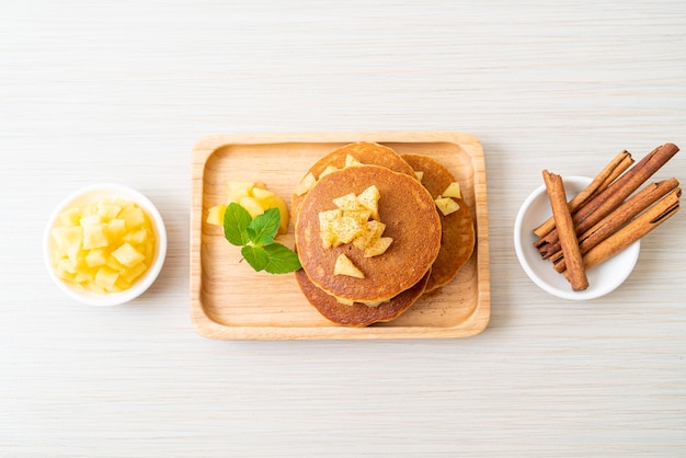 Tortitas de manzana con canela