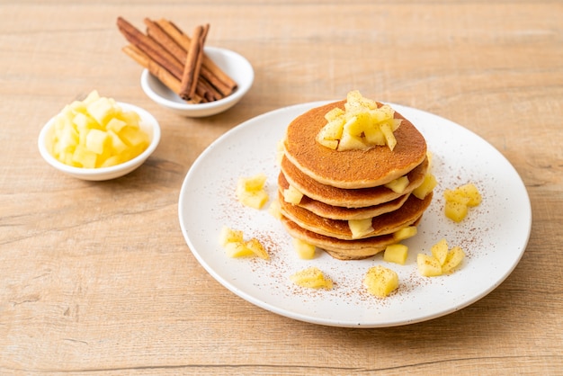 Tortitas de manzana con canela