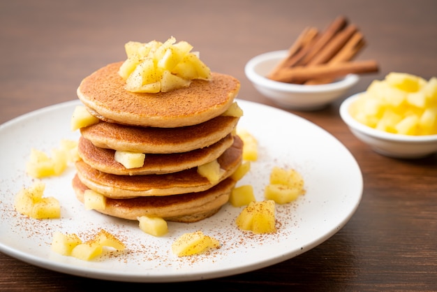 Tortitas de manzana con canela