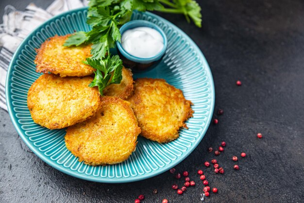 Tortitas de papa vegetales hash brown draniki buñuelos segundo plato comida vegetariana fresca comida