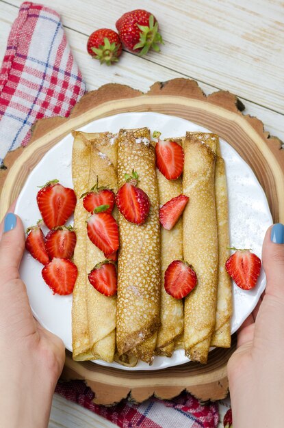 Tortitas recién hechas con fresa