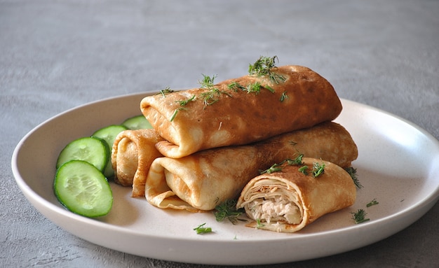 Tortitas rellenas con carne. Delicioso almuerzo / cena.