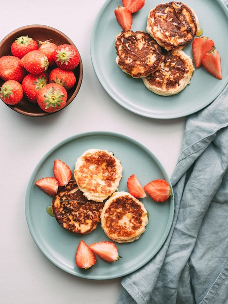 Tortitas de requesón buñuelos de ricotta syrniki