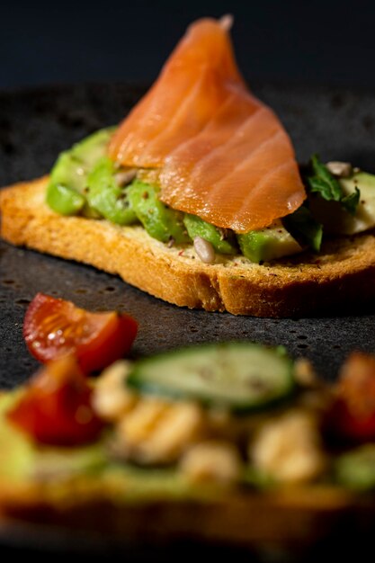 Tosta saludable de salmón y aguacate