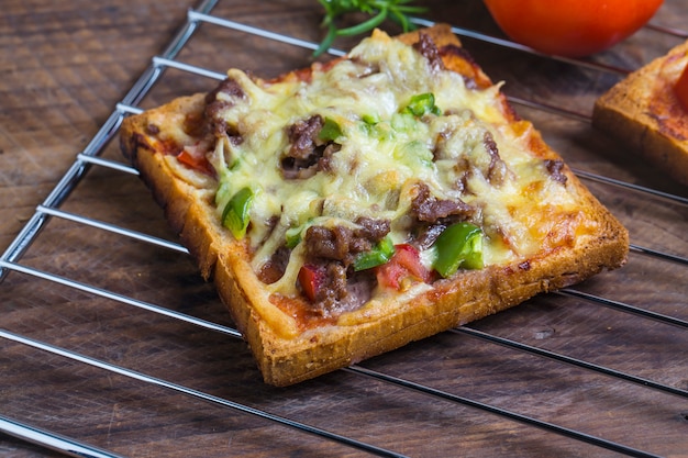 Tostada de carne asada