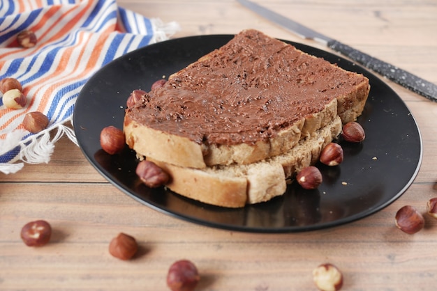 Tostada de chocolate con avellanas