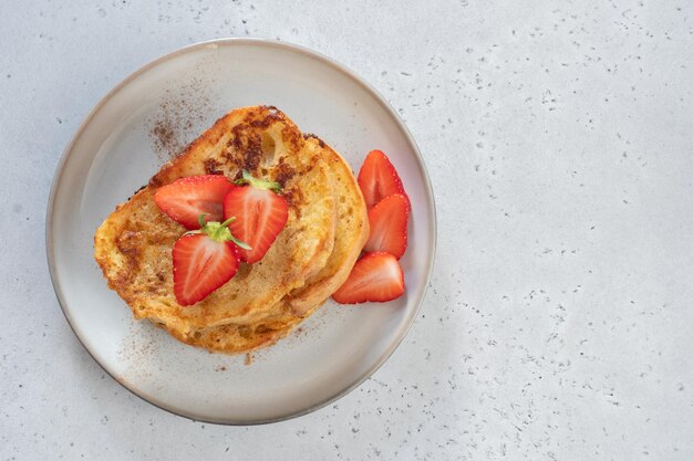 Tostada francesa con fresas