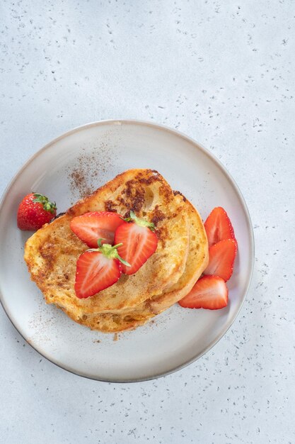 Tostada francesa con fresas