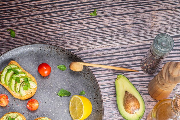 Foto tostadas con aguacate