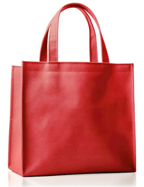 Tote bag rojo aislado sobre fondo blanco.