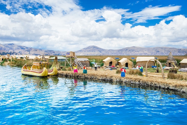 Totora-Boot auf dem Titicacasee in der Nähe von Puno, Peru