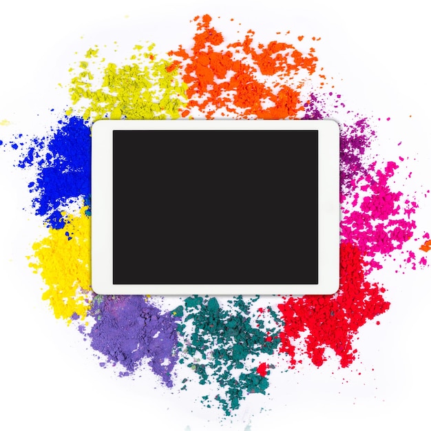 Touchpad branco com tela em branco com pó colorido isolado na configuração plana de fundo branco