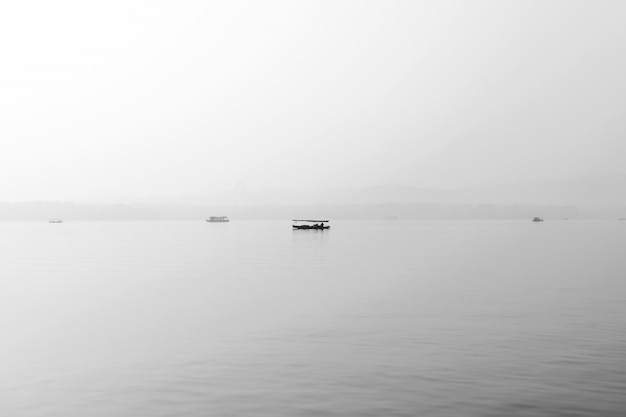 Un tour en barco por el lago oeste, China