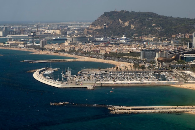 Tour en helicóptero con vista aérea de Barcelona España