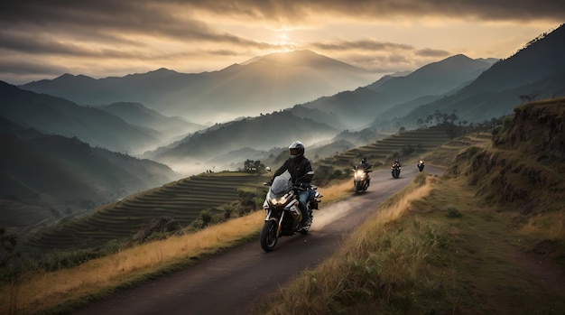 Foto tour en moto de serenidad y emociones en paisajes montañosos