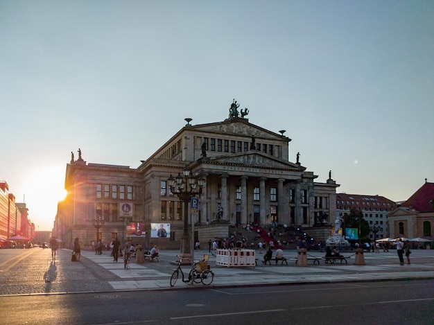 Touristen auf der Stadtstraße