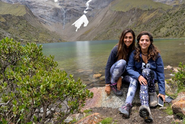 Touristen in der Humantay-Lagunenstadt Cusco