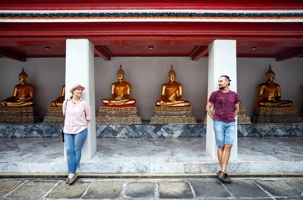 Touristenpaar im Wat Pho