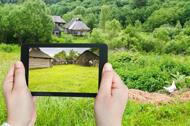 Touristische Fotografien des Hinterhofs im Dorf