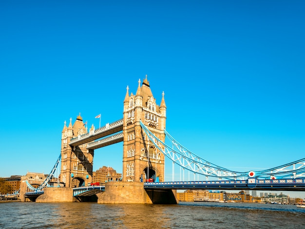 Tower Bridge em Londres no final da tarde