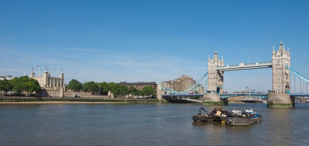 Tower Bridge em Londres