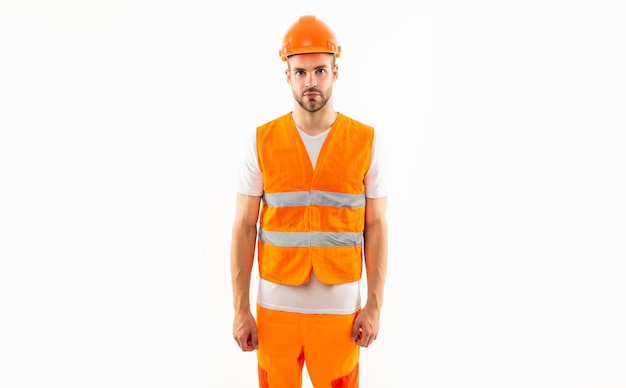 Trabajador de almacén. reparación de carreteras masculinas o trabajador de la construcción aislado en blanco. constructor en casco y uniforme naranja. chico ingeniero o arquitecto trabajando.